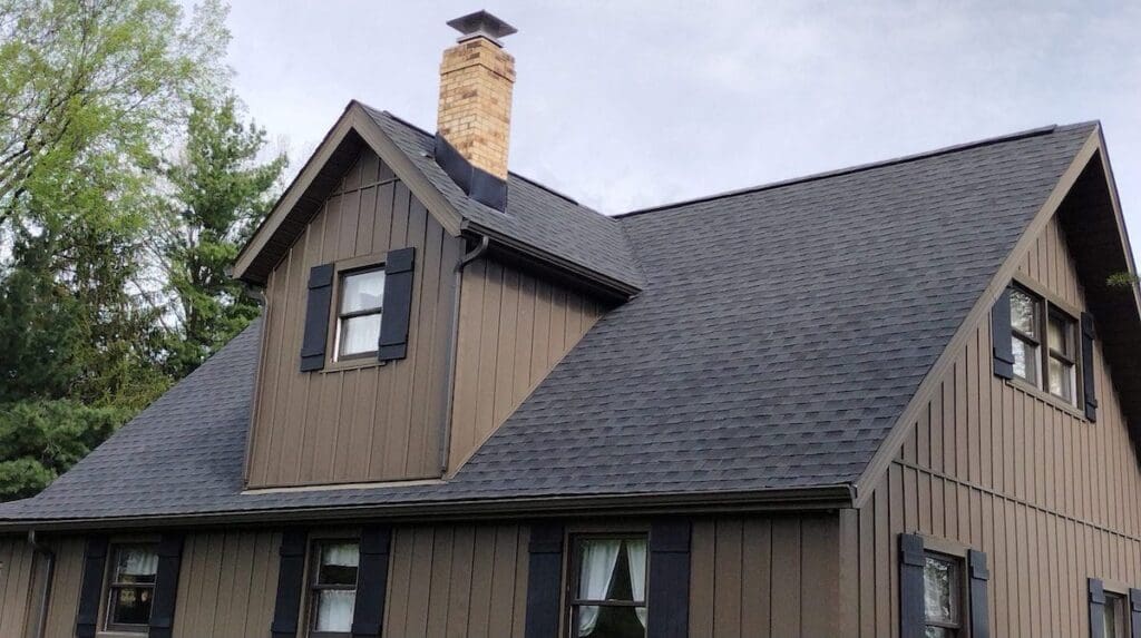 roof with asphalt shingle roofing type