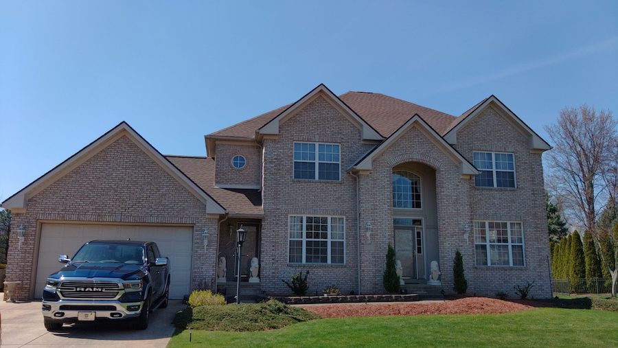 Roofing contractor in Barberton